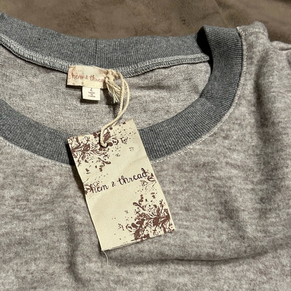 Hem & Thread Color Block Sweater - Picture 7 of 8